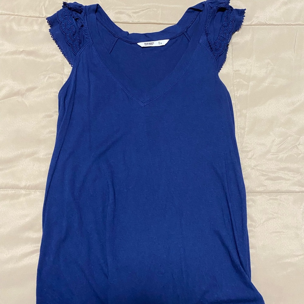 Old Navy shirt size small